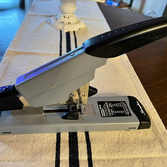 Swingline Heavy Duty Stapler | 160 Sheet Capacity | Commercial Black/Gray 39005 - Picture 4 of 7